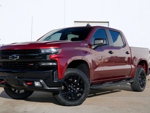 Used 2021 Chevrolet Silverado 1500 LT Trail Boss w/ Convenience Package II AWD/4WD image 2