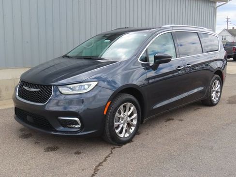 Used 2021 Chrysler Pacifica Touring-L AWD/4WD image 8