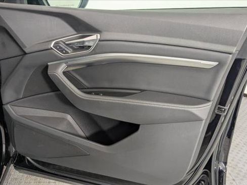 Used 2022 Audi e-tron Premium w/ Convenience Plus Package image 22
