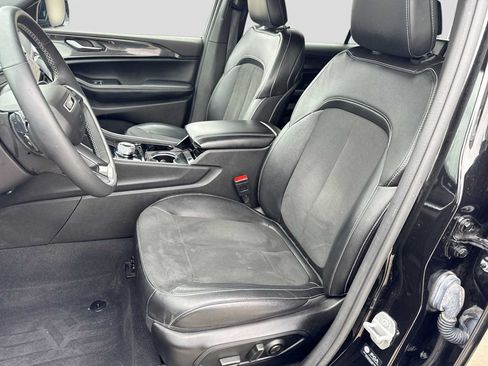 Used 2023 Jeep Grand Cherokee L Laredo AWD/4WD image 15