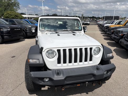 Used 2018 Jeep Wrangler Unlimited Sport S AWD/4WD image 14