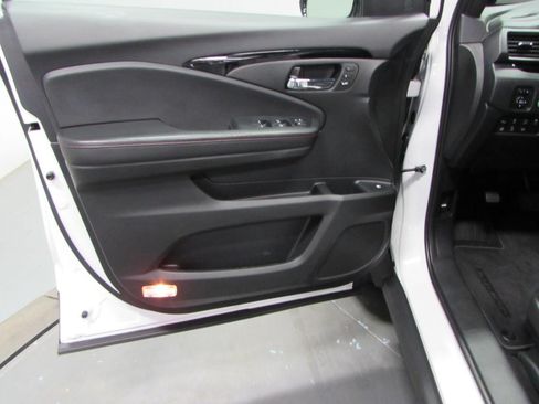 Used 2023 Honda Ridgeline Black Edition image 13
