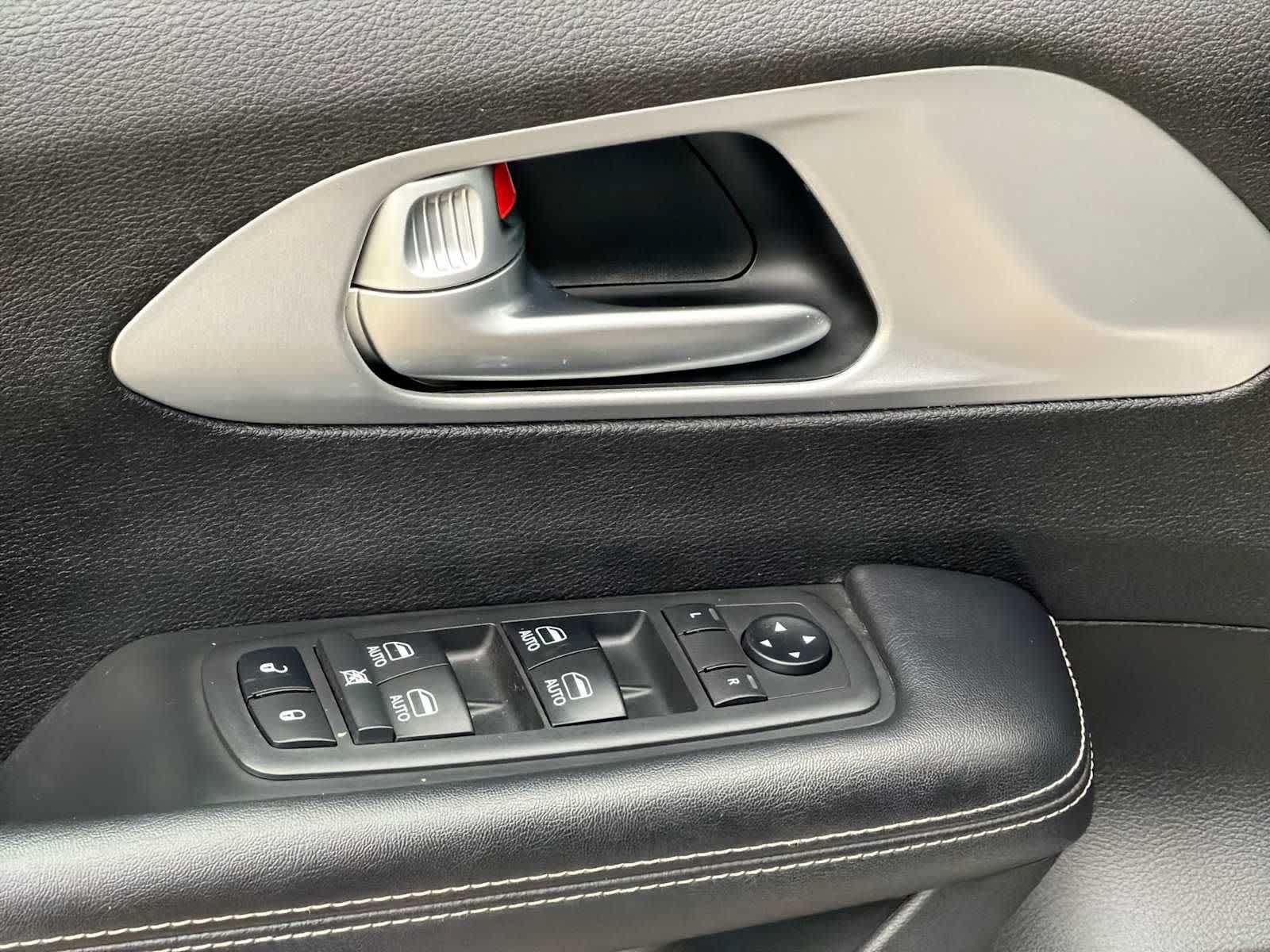 Used 2018 Chrysler Pacifica Touring-L Plus FWD image 14