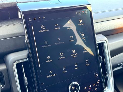 Used 2025 GMC Yukon Denali image 32