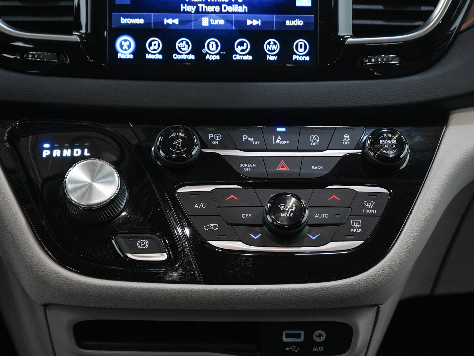 Used 2017 Chrysler Pacifica Touring-L Plus w/ Advanced Safetytec Group FWD image 21