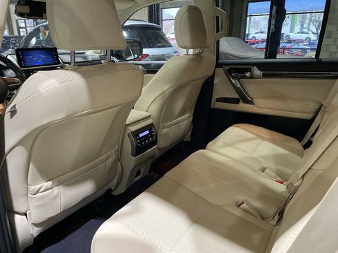 Used 2023 Lexus GX 460 Premium w/ Premium Package image 5