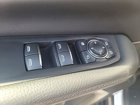 Used 2025 GMC Yukon Denali AWD/4WD image 10