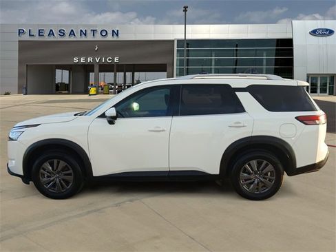 Used 2022 Nissan Pathfinder S image 2