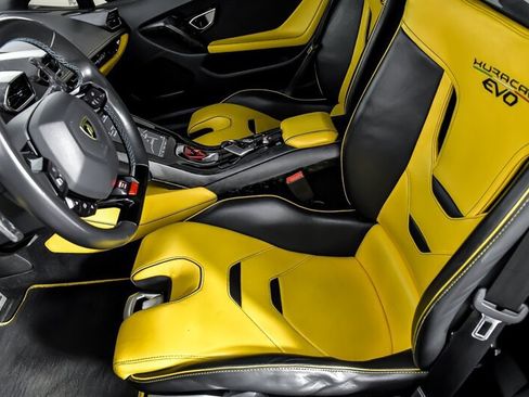 Used 2021 Lamborghini Huracan EVO RWD image 23