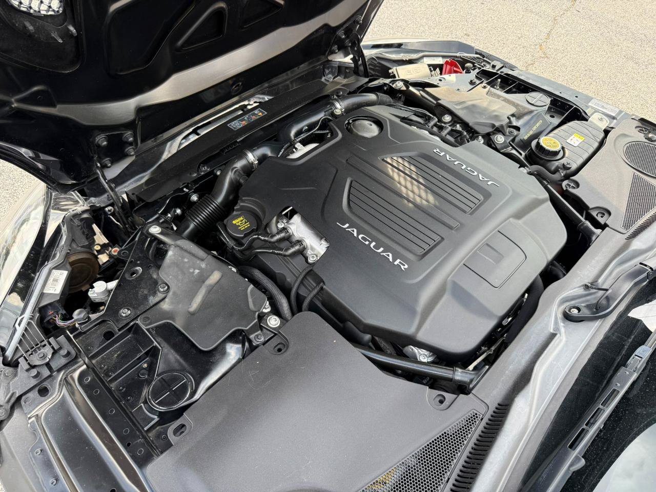 Used 2016 Jaguar F-TYPE R AWD/4WD image 27