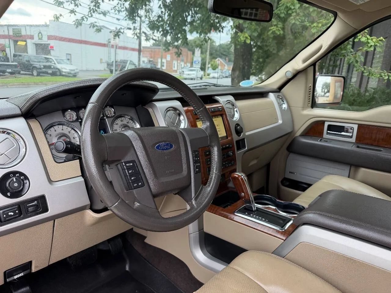 Used 2010 Ford F150 Lariat AWD/4WD image 28