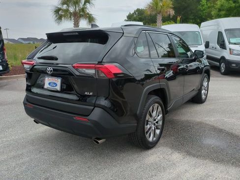 Used 2019 Toyota RAV4 XLE Premium w/ Cold Weather Package FWD image 4