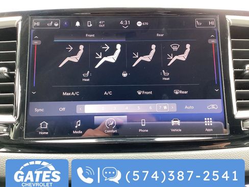 Used 2024 Chrysler Pacifica Touring-L image 26