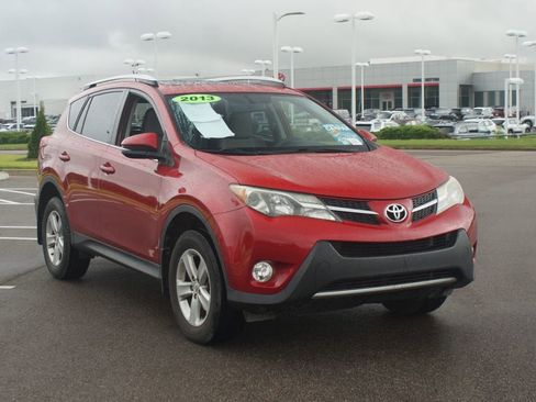 Used 2013 Toyota RAV4 XLE FWD image 2