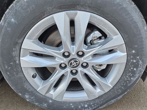 Used 2025 Toyota Sienna XLE image 15