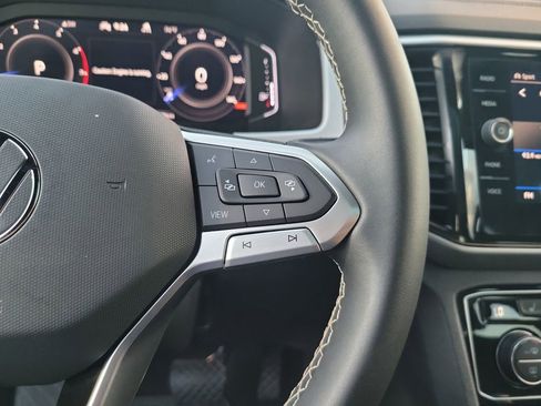 Certified 2022 Volkswagen Atlas Cross Sport SE image 21