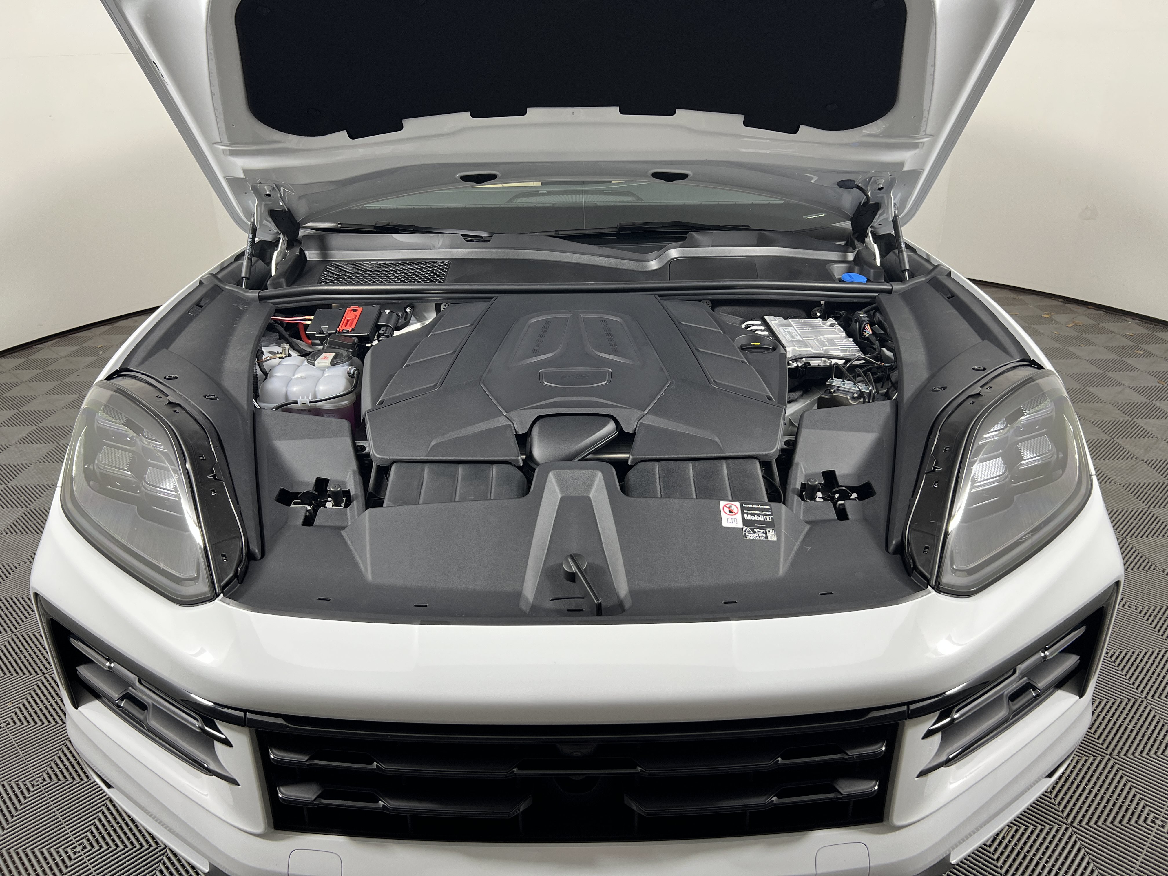 Certified 2026 Porsche Cayenne AWD/4WD image 22