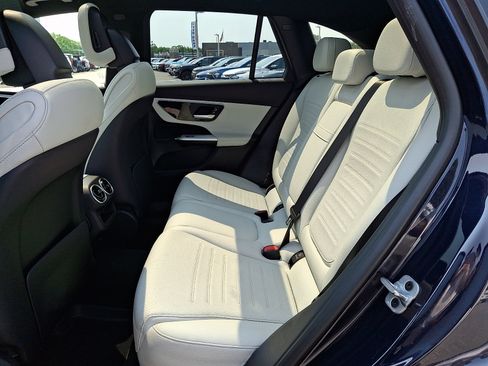 Used 2024 Mercedes-Benz GLC 300 4MATIC image 10