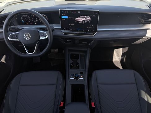 New 2026 Volkswagen Tiguan SE FWD image 13