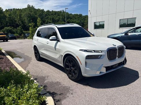 Used 2025 BMW X7 xDrive40i AWD/4WD image 4