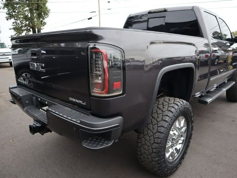 Used 2015 GMC Sierra 2500 Denali w/ Duramax Plus Package image 5