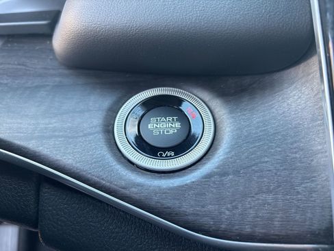 Used 2023 Jeep Grand Cherokee Overland w/ Luxury Tech Group IV image 30