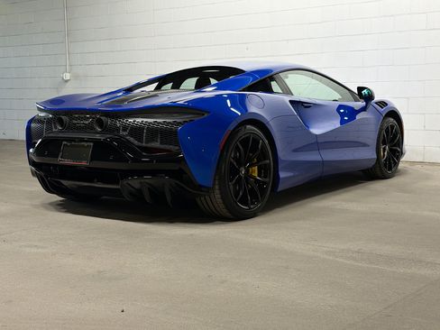 Used 2024 McLaren Artura RWD image 7