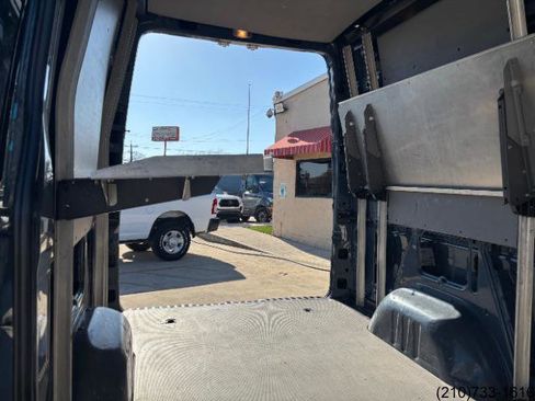 Used 2018 Mercedes-Benz Sprinter 2500 image 28