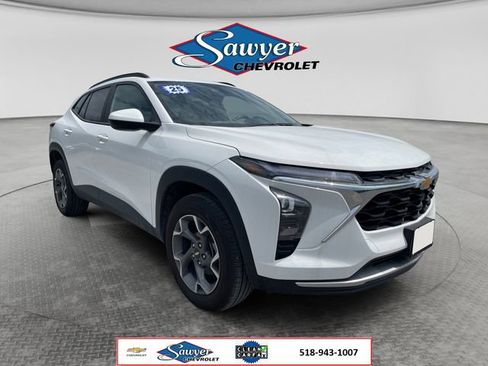 Used 2025 Chevrolet Trax LT w/ Driver Confidence Package FWD image 7