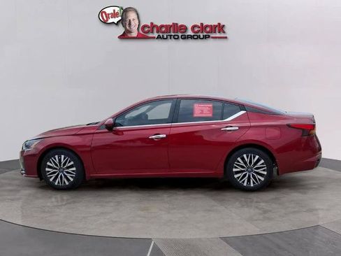 Certified 2023 Nissan Altima 2.5 SV FWD image 2