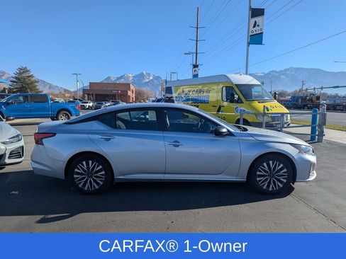 Used 2024 Nissan Altima 2.5 SV FWD image 2
