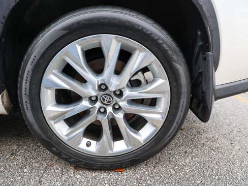 Used 2020 Toyota Highlander Limited image 14