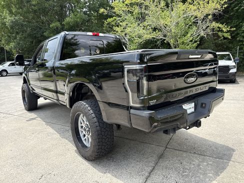 Used 2017 Ford F250 Lariat w/ Lariat Value Package AWD/4WD image 5