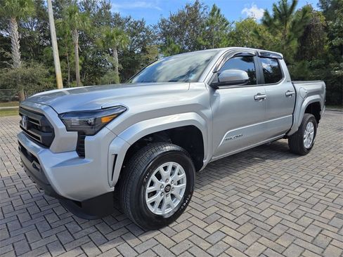 Certified 2025 Toyota Tacoma SR5 image 3