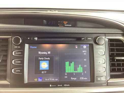 Used 2019 Toyota Highlander XLE AWD/4WD image 26