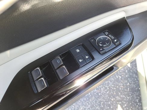 Used 2025 Lexus ES 300h Ultra Luxury w/ Accessory Package (Z2) FWD image 30