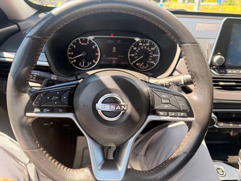 Used 2024 Nissan Altima 2.5 SR FWD image 14