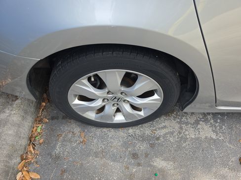 Used 2010 Honda Accord EX-L image 7