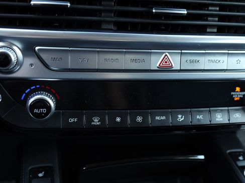 Used 2021 Kia Telluride SX w/ SX Prestige Package image 9