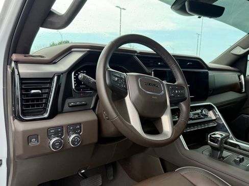 Used 2024 GMC Sierra 1500 Denali w/ Technology Package AWD/4WD image 10