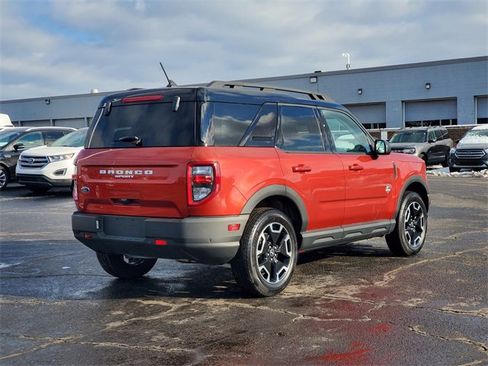 Used 2023 Ford Bronco Sport Outer Banks image 2