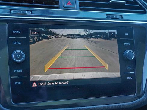 Used 2018 Volkswagen Tiguan SE image 16