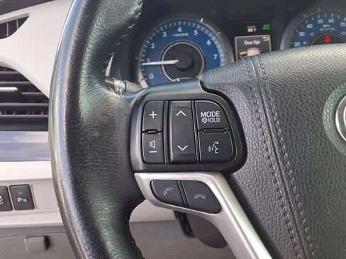 Used 2019 Toyota Sienna XLE w/ XLE Navigation Package FWD image 14