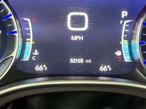 Used 2022 Chrysler Pacifica Touring-L FWD image 27