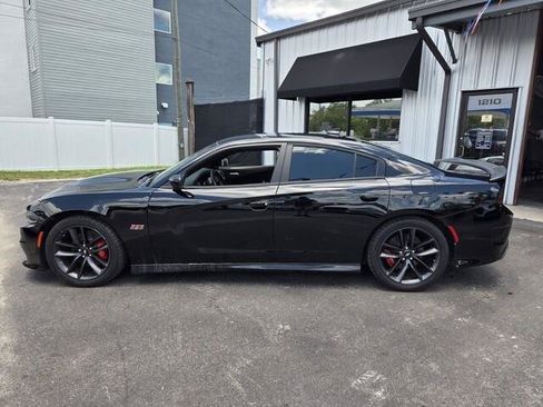 Used 2019 Dodge Charger Scat Pack RWD image 4