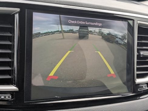 Used 2023 Chrysler Pacifica Touring-L image 29