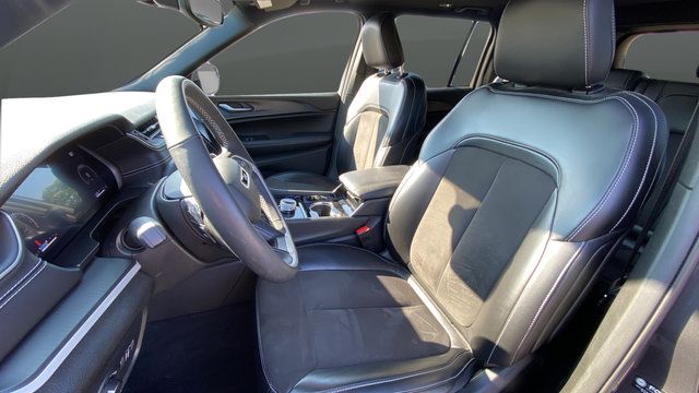 Used 2023 Jeep Grand Cherokee Altitude AWD/4WD image 9