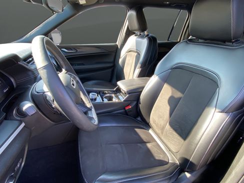 Used 2023 Jeep Grand Cherokee Altitude AWD/4WD image 9