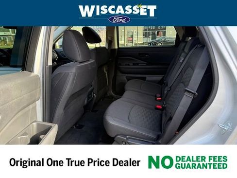 Used 2024 Nissan Pathfinder SV image 5