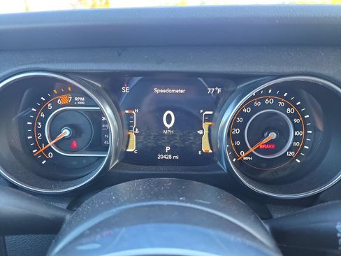 Used 2023 Jeep Wrangler Unlimited Sahara AWD/4WD image 21